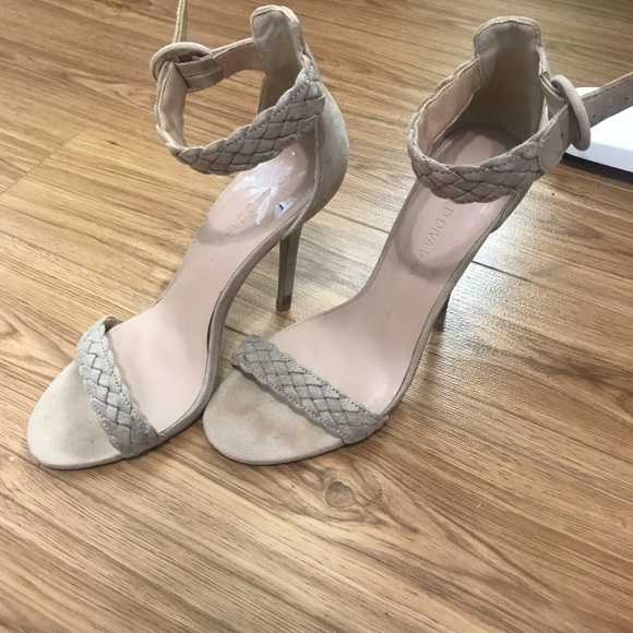 Size 7 Heels - Picture 5 of 5